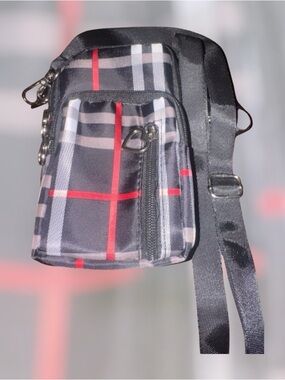 Women’s Plaid Travel Pouch - Black & Red